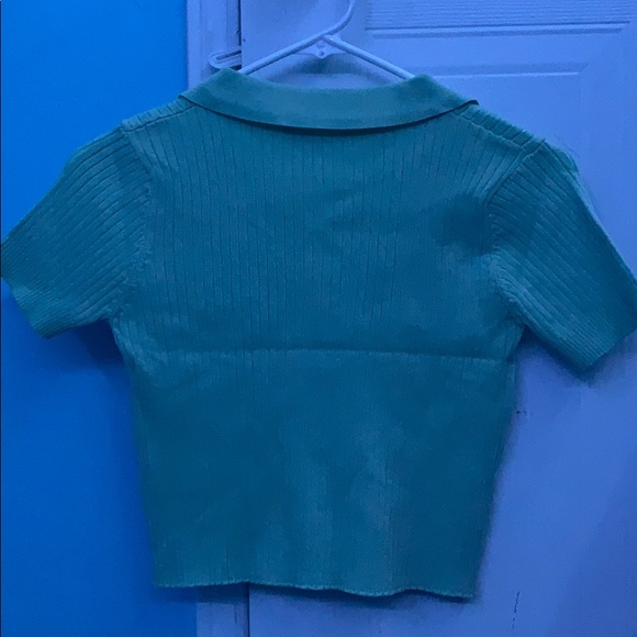 Nice solid ribbed cropped tee right out of the bag - Picture 2 of 3